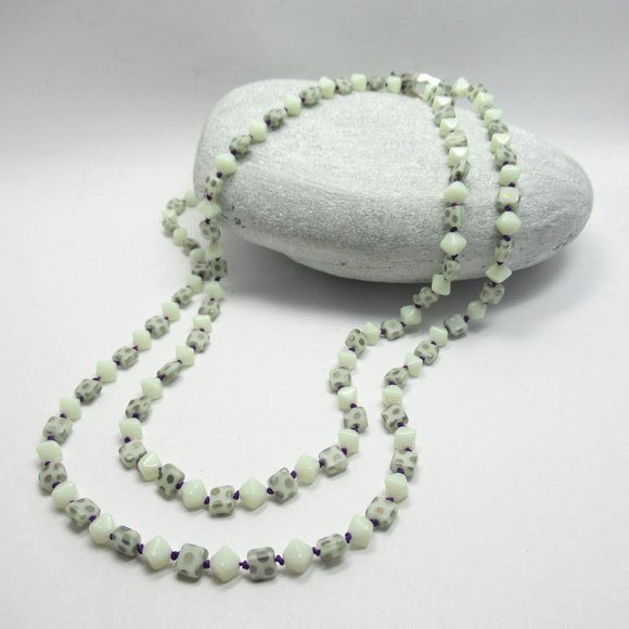 Hand knotted Uranium glass bead necklace - Picture 2 of 16
